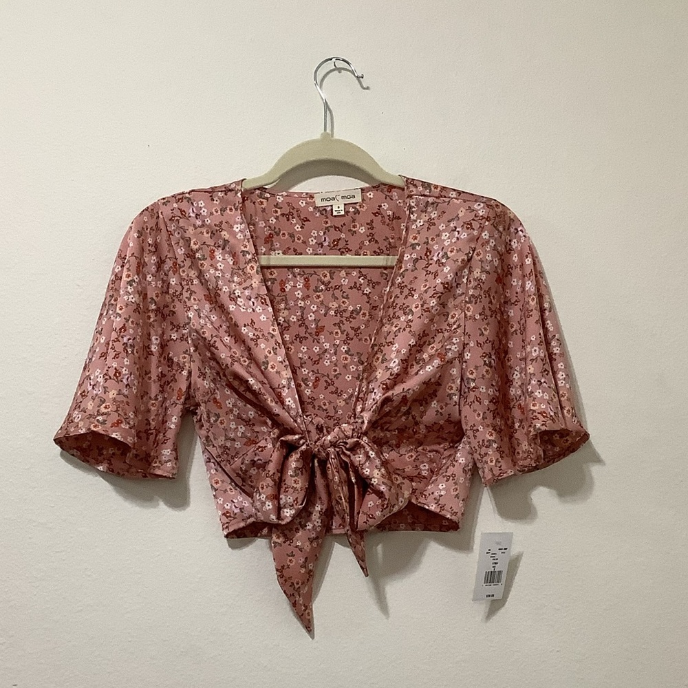 BRAND NEW MOA MOA Cropped Floral Shirt w/ Tie
